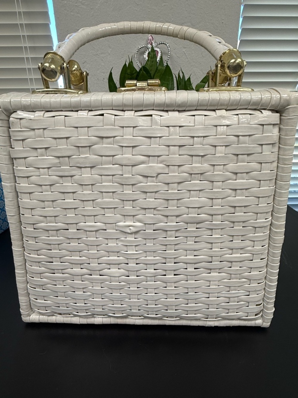 Vintage Wicker Purse/ Bag Raffia Embroidery White Top Handle Hong Kong 1960s - Picture 9 of 12